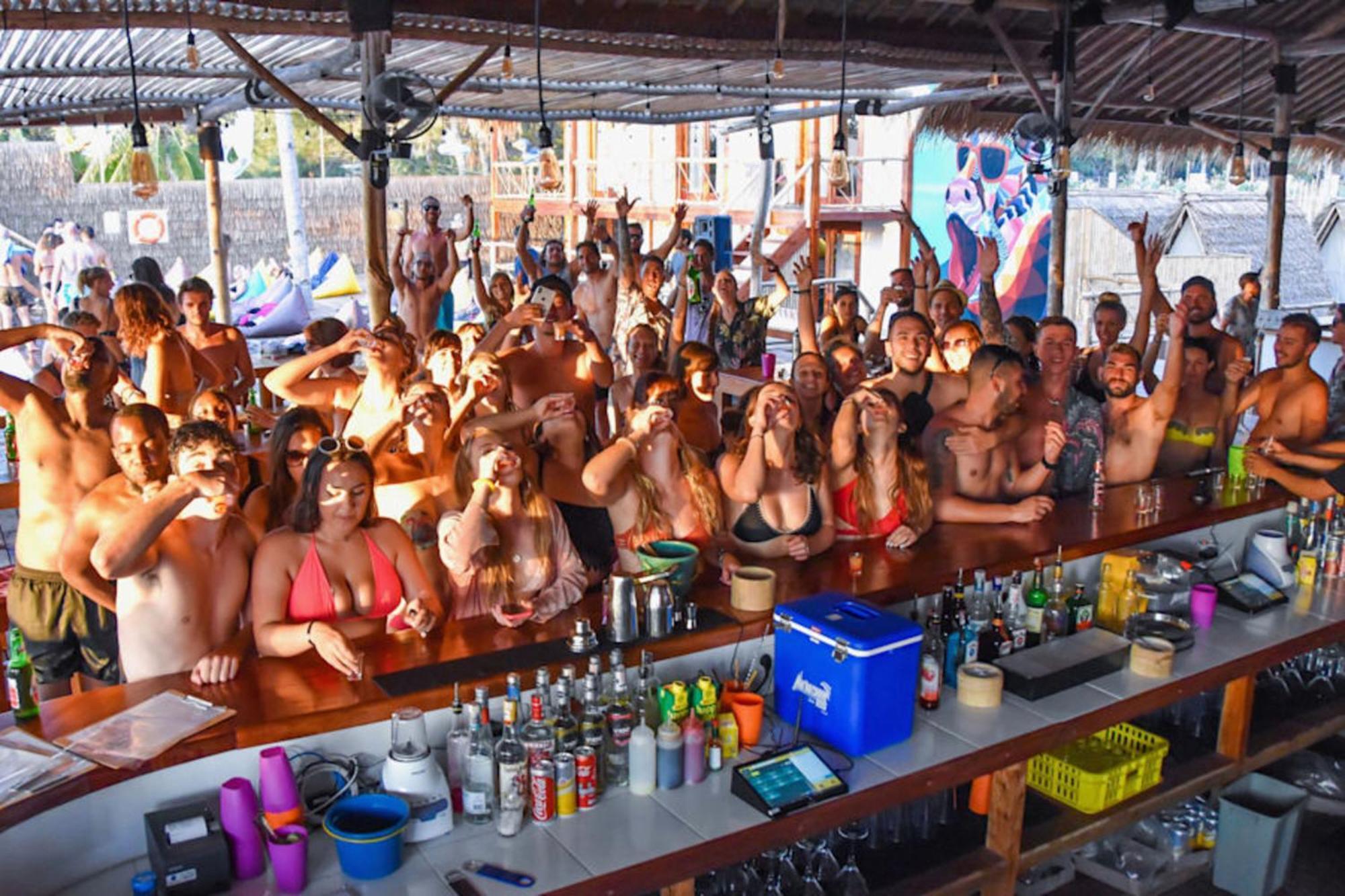 Mad Monkey Gili Trawangan Hostel Exterior photo